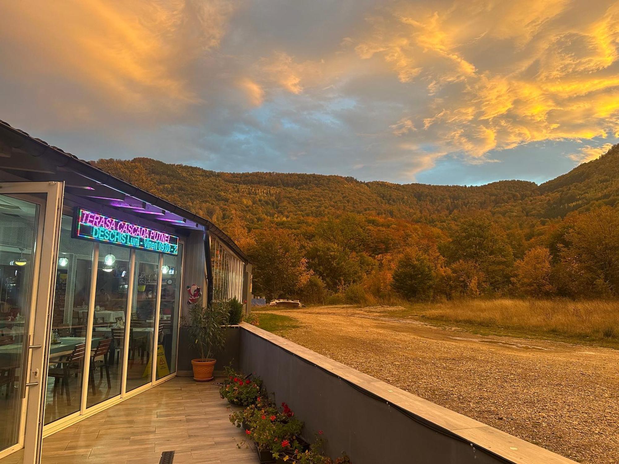 Pensiunea Cascada Putnei Lepşa Exterior foto